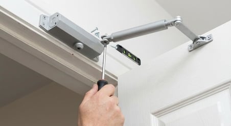 Hidrolik Kapı Kapatıcı – 45-65 kg Taşıma Kapasiteli – Ayarlanabilir Hızlı/Kapalı Konum – Otomatik Kapı Kapama Mekanizması – Hidrolik Sistemli Dayanıklı Kapı Hidroliği