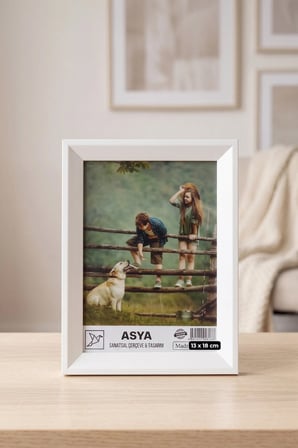 Piramit Serisi 13 x 18 Fotoğraf Çerçevesi Camlı Dekoratif Duvar & Masa Tipi Plastik Çerçeve