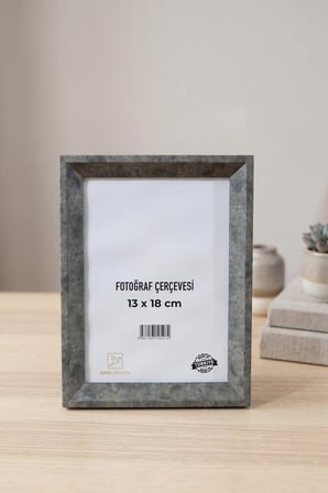 Piramit Serisi 13 x 18 Fotoğraf Çerçevesi Camlı Dekoratif Duvar & Masa Tipi Plastik Çerçeve