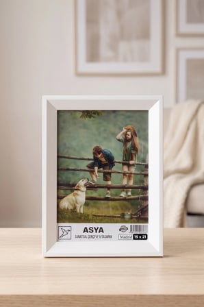 Piramit Serisi 15 x 21 Fotoğraf Çerçevesi Camlı Dekoratif Duvar & Masa Tipi Plastik Çerçeve