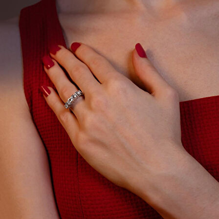 G Renk 0.65 Karat Pırlanta Beştaş Yüzük