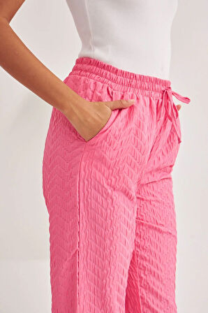 KADIN GEOMETRİK DESENLİ RAHAT KALIP KUMAŞ PANTOLON