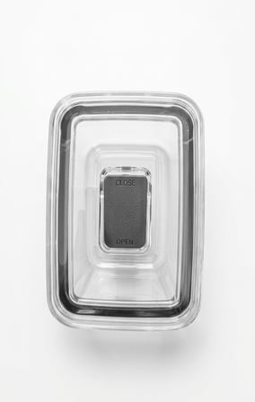 Softchef Click'n Fresh Hava Geçirmez Dikdörtgen Plastik Erzak Kabı 2100 ml - Vakumlu Tek Tuş Kapaklı Şeffaf Plastik Bakliyat, Un ve Şeker Saklama Kabı, BPA İçermez (10,5x16x17cm)