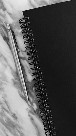 Spiralli Defter, Siyah Kapaklı, A5 Boyutunda (15x21 cm), 100 Yaprak (Kareli)