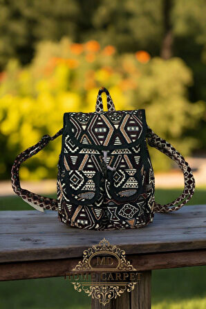 Kilim Desenli El Yapımı Sırt Çantası – Etnik Tasarım, Dayanıklı ve Katlanabilir