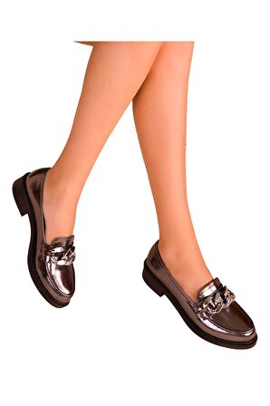 Kadın Platin Krışık Rugan Gümüş Zincir Tokalı Ayakkabı