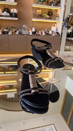 Kadın İthal Metal Aksesuarlı Sandalet