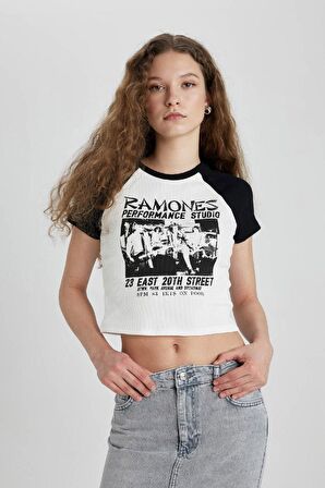 DeFacto Ramones Fitted Bisiklet Yaka Fitilli Kaşkorse Kısa Kollu Tişört C4439AX24SMWT32