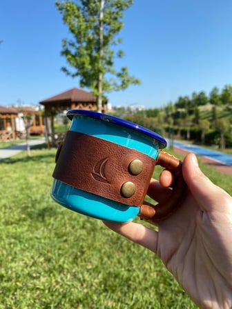 İsme Özel Deri Kaplı Emaye Kamp Bardağı/Mug/Kupa (TURKUAZ)