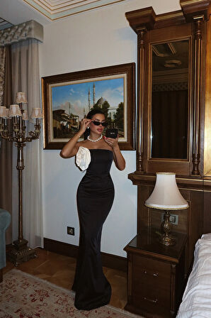 Siyah Gül Detay Straplez Elbise ATE-2306