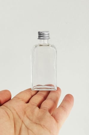 40 ml Kolonya Tıpalı ve Metal Kapaklı Hediyelik Yassı Kolonya Şişesi 40 Cc Nişan, Düğün Cam Şişe 50 Adet (40 ml Yassı, Gümüş Kapak (Silver))