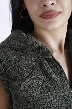 Haki Peluş Yumoş Fermuarlı Kapüşonlu Kadın Yelek 22KYLKPELO