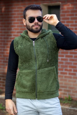 Haki Peluş Yumoş Fermuarlı Kapüşonlu Erkek Yelek 22EYLKPELO