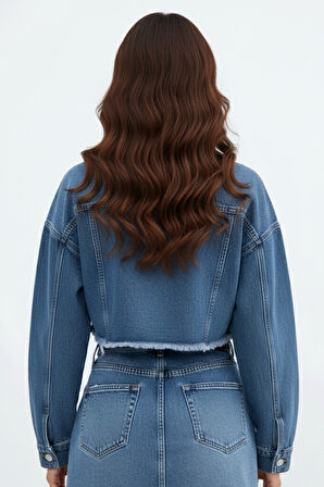 Kadın Mavi Astar Detaylı Saçaklı Uzun Kol Crop Kısa Kot Ceket 25KCKT6016