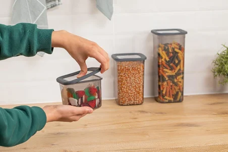 3'lü Set Sızdırmaz Kapaklı Kare Erzak Saklama Kabı 650Ml - 1300Ml - 1900Ml Antrasit