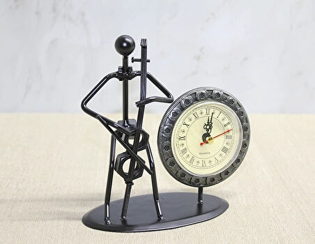 Metal Saatli Keman Çalan Müzisyen Alk4333