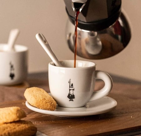 - Moka Kahve Fincanı ve Tabağı - 80mL - İkonik Bıyıklı Adam Desenli - Porselen