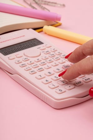 240 Fonksiyonlu Bilimsel Hesap Makinesi - 2 Satırlı Ekran, Güçlü Tasarım Beyaz (Pembe)