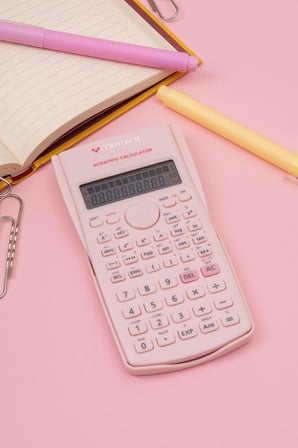 240 Fonksiyonlu Bilimsel Hesap Makinesi - 2 Satırlı Ekran, Güçlü Tasarım Beyaz (Pembe)