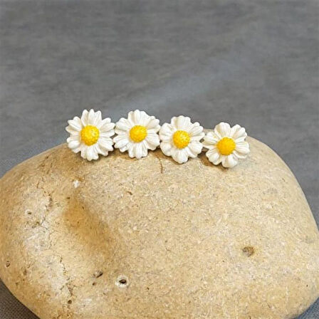 Uretti - Hülya 6683 4367 El Yapımı Polimer Kil Beyaz Papatya Çiçeği Tasarımlı Yan Saç Tokası / 7,5 Cm