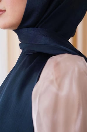 Abiye Janjan Parlak Saten Dokulu Tesettür Abiye Şifon Lacivert Şal