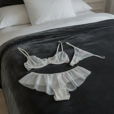 Kadın Tül Transparan Balenli Sütyen, Checky ve String Külotlu 3 lü Paket BB2620