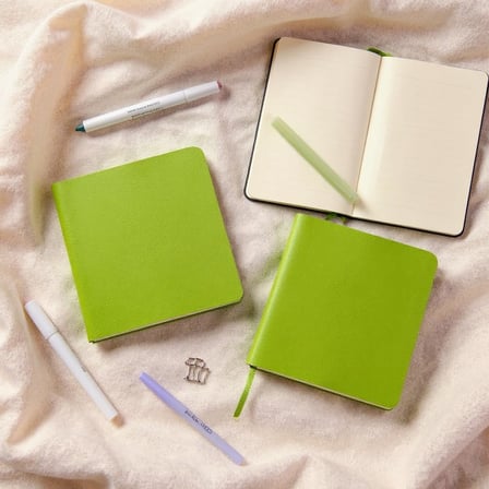 Defter, Çizgisiz Not Defteri – PU Deri Not Defteri – 16,5x16,5 cm, 96 Yaprak (192 Sayfa), 90 gr Ivory Kağıt, Esnek Kapak, Ofis ve Kırtasiye (Fıstık Yeşili)