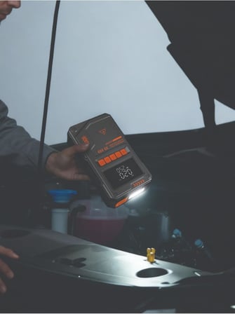 Şarjlı Akü Takviye Cihazı Pompa Powerbank El Feneri Oto Kompresör 10000mAh Anahtarlık-Çanta HEDİYE