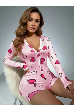 Pembe siyah kalp desenli pijama tulumu
