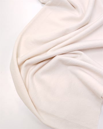 Krem Renkte İnce Ama Sıkı Örgüde Penye Triko Arası Örme Kumaş Tişörtlük & Elbiselik 130x100cm