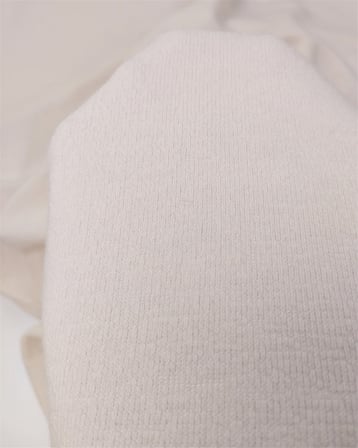 Krem Renkte İnce Ama Sıkı Örgüde Penye Triko Arası Örme Kumaş Tişörtlük & Elbiselik 130x100cm
