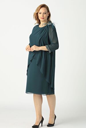 21958 Petrol Pelerinli Tüylü İşlemeli Büyük Beden Şifon Kısa Abiye Elbise