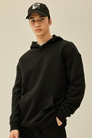 DeFacto Comfort Regular Fit Rahat Kalıp Kapüşonlu Kanguru Cepli Basic Düz Sweatshirt B4446AX24SPBK81