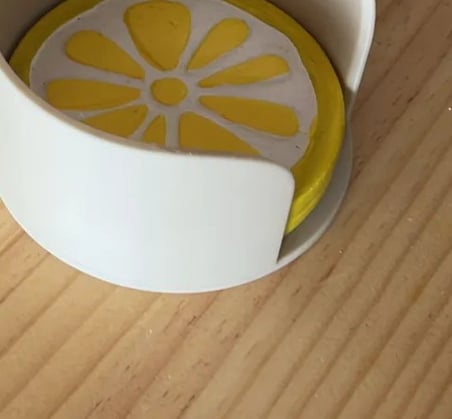 Bezos 3D Baskı Kumanda Bölmeli Bardak Altlıklı Sehpa Düzenleyici Limon Desenli Bardaklık Krem Sarı 22