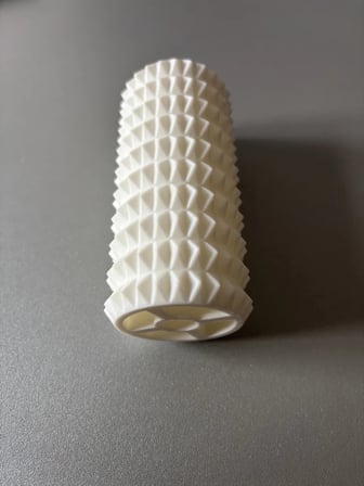 Bezos 3D Baskı Dikenli Masaj Rulosu Saplı Y Tutamaklı El Masaj Aleti Kas Gevşetici Siyah Beyaz 22