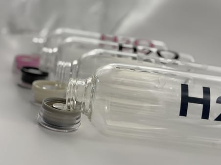 1000 ml Renkli Kapaklı Borosilikat Cam Matara – Sızdırmaz Çevirmeli Vakumlu Kapaklı Suluk,BPA İçermez, Isıya Dayanıklı, Geniş Ağızlı, Şık ve Dayanıklı Cam Su Şişesi (Siyah)