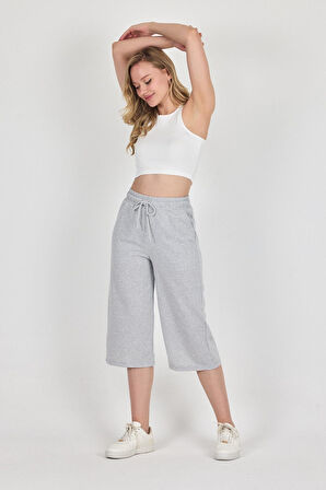 Yüksek Bel Cepli Rahat Kesim Mevsimlik Kadın Diz Altı Bermuda Gri Kapri Şort