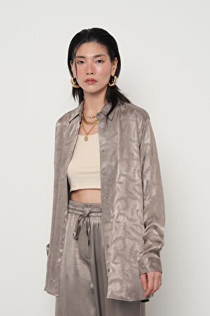 KADIN DESENLİ GRİ RENK OVERSİZE GÖMLEK