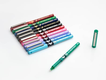 PILOT V5 Hi-Tecpoint Roller Kalem - İnce 0,5 mm Uç Ucu - 0,3 mm Çizgi Genişliği - 6'lı Paket - Siyah, Mavi, Kırmızı, Yeşil, Mor ve Pembe