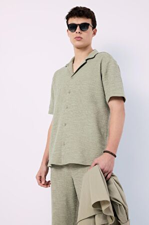 DeFacto Regular Fit Yazlık Apaş Yaka Kısa Kollu Gömlek D8932AX25SPKH271