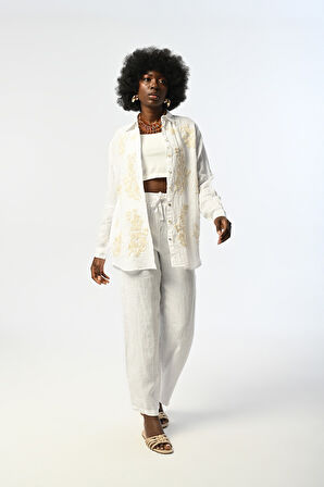 KADIN ÖNÜ NAKIŞ VE PUL İŞLEMELİ BEYAZ %100 KETEN OVERSİZE KESİM GÖMLEK