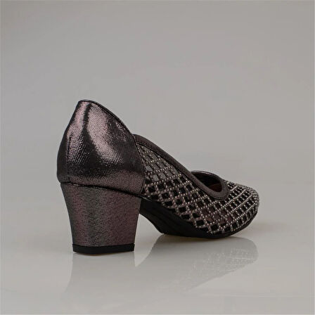 Trend Adımlar Platin Baklava Desenli Taşlı Kadın Klasik Ayakkabı