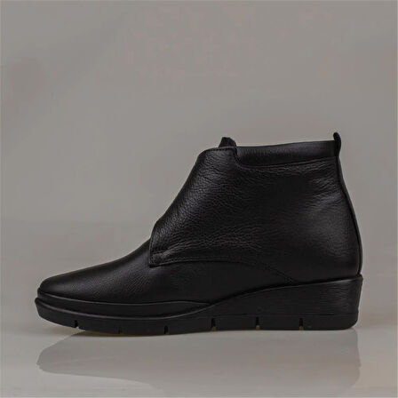 Muya Siyah Kadın Hakiki Deri Cırtlı Bot