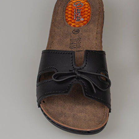 Trend Adımlar Siyah Kadın Jel Tabanlı Düz Fiyonklu Terlik 11-367