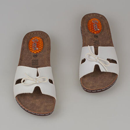 Trend Adımlar Beyaz Kadın Jel Tabanlı Düz Fiyonklu Terlik 11-367