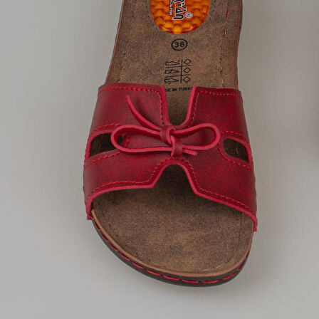 Trend Adımlar Kırmızı Kadın Jel Tabanlı Düz Fiyonklu Terlik 11-367