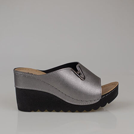 Trend Adımlar Platin Kadın Dolgu Topuk Taş Detaylı Terlik 26-893