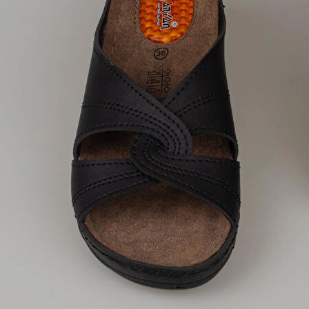 Trend Adımlar Siyah Kadın Hafif Dolgu Jelli Terlik 09-098