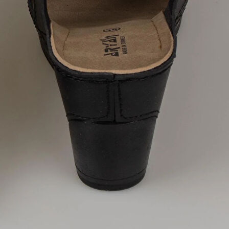 Trend Adımlar Siyah Kadın Dolgu Topuk Çapraz Şerit Terlik 19-178