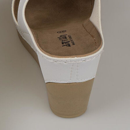 Trend Adımlar Beyaz Kadın Dolgu Topuk Çapraz Şerit Terlik 19-178